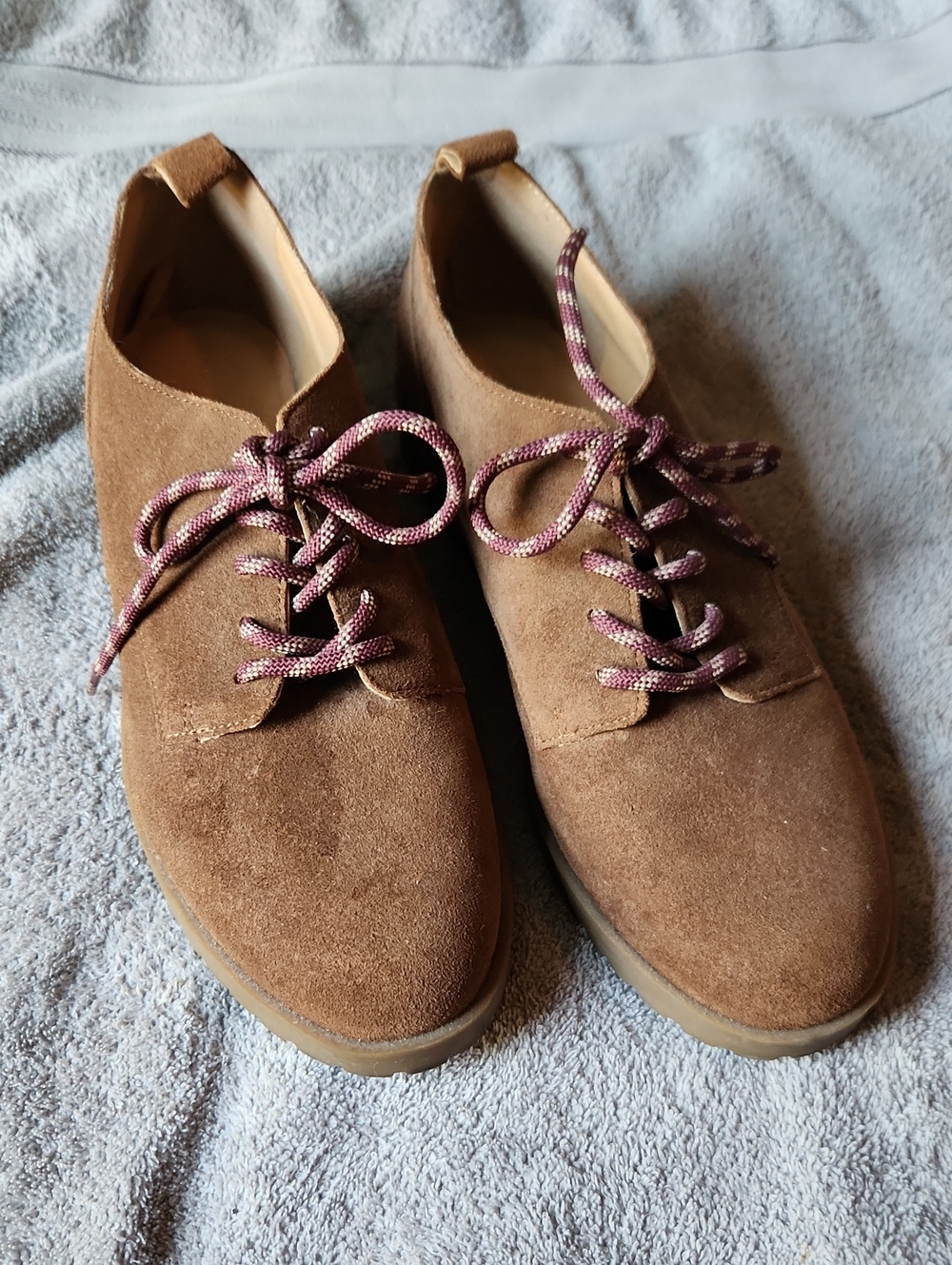 Crown Vintage Women's Tan Suede Lace-Up Flats with Patterned Laces